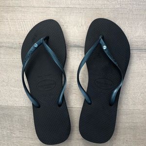 Havaianas size 9 NWT flip flops blue